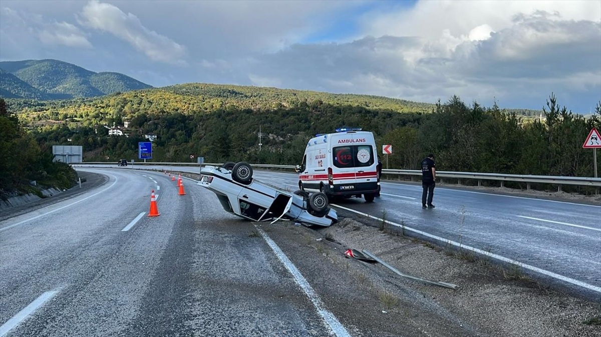 Karabük Safranbolu\'da otomobil devrildi, yaralı sürücü hastaneye kaldırıldı
