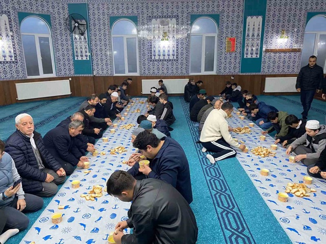 Kavak'ta Hz. Ömer Camii'nde sabah namazı buluşması yoğun katılımla yapıldı