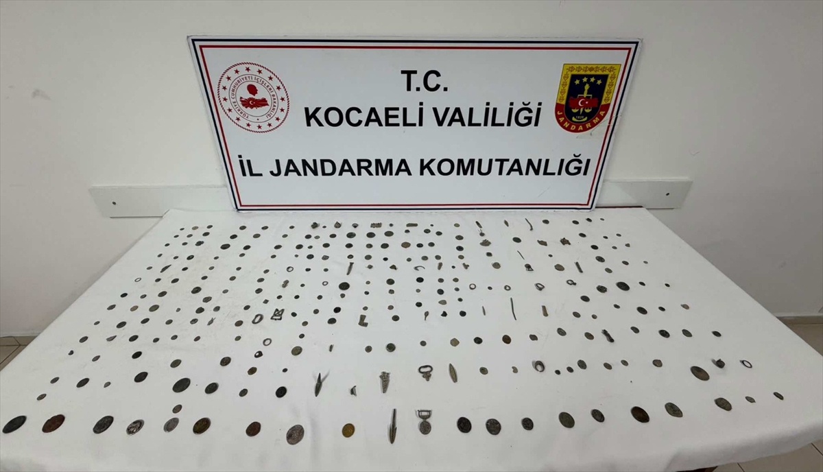 Kocaeli\'de düzenlenen operasyonda 511 tarihi eser ele geçirildi, 1 şüpheli gözaltında