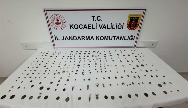 Kocaeli'de düzenlenen operasyonda 511 tarihi eser ele geçirildi, 1 şüpheli gözaltında