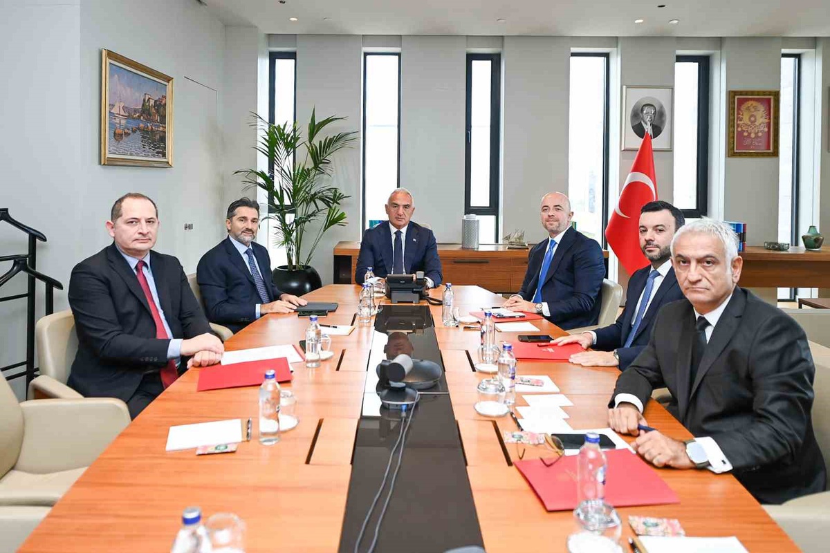 Kültür ve Turizm Bakanı Ersoy, THY ile turizm ve uçuş kapasitesini görüştü