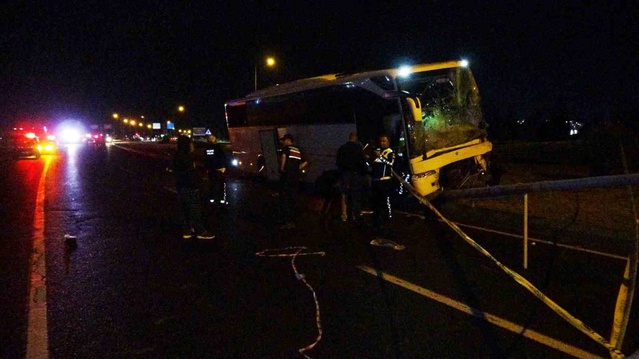 Malatya Yeşilyurt'ta otobüs ile araç çarpıştı, 2 kişi öldü, 3 kişi yaralandı