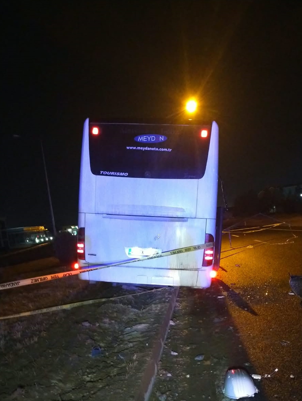 Malatya\'da servis otobüsü ile hafif ticari araç çarpıştı, 2 kişi öldü, 3 kişi yaralandı