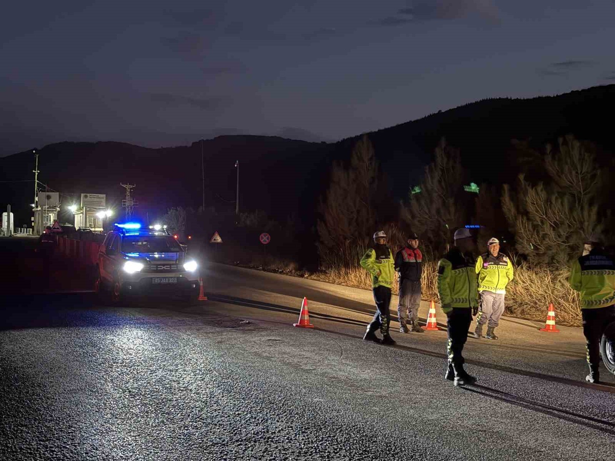 Manisa Soma\'da maden göçüğünde 2 işçi hayatını kaybetti, 3 işçi için kurtarma sürüyor
