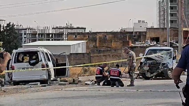 Mardin Nusaybin'de belediye ekibine çarpan araç 1 kişiyi öldürdü, 2 kişiyi yaraladı