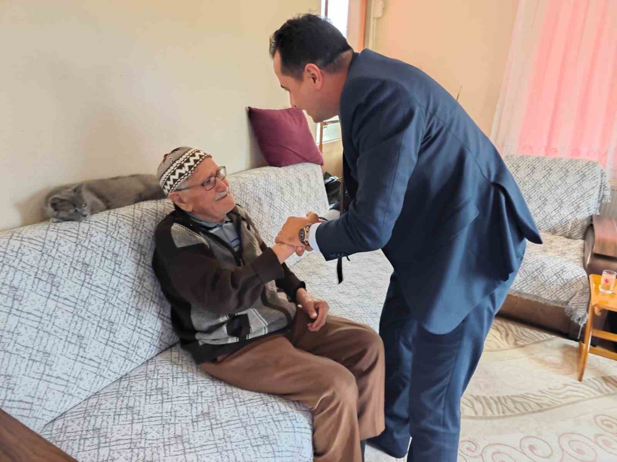 Menteşe Devlet Hastanesi 102, 101 ve 94 yaşındaki vatandaşları evde ziyaret etti
