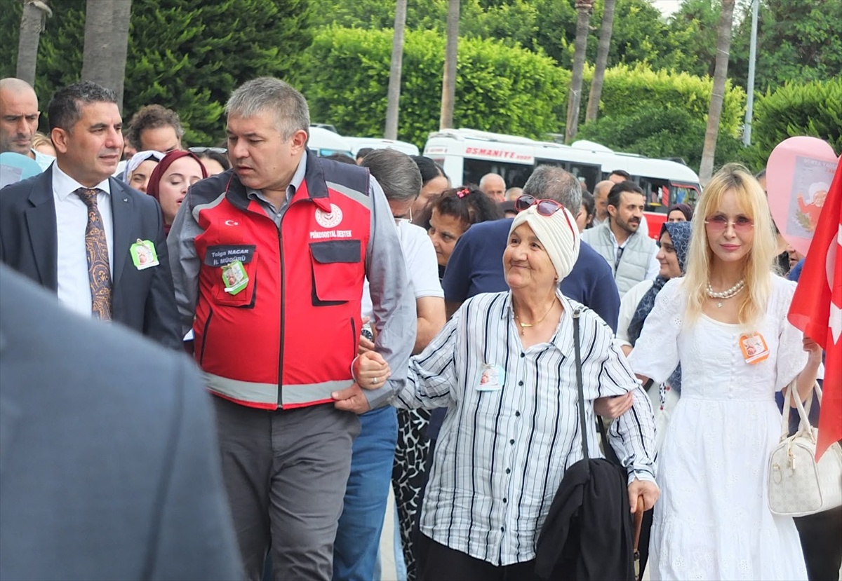 Mersin\'de Dünya Yaşlılar Günü yürüyüşüne kamu yöneticileri ve vatandaşlar katıldı