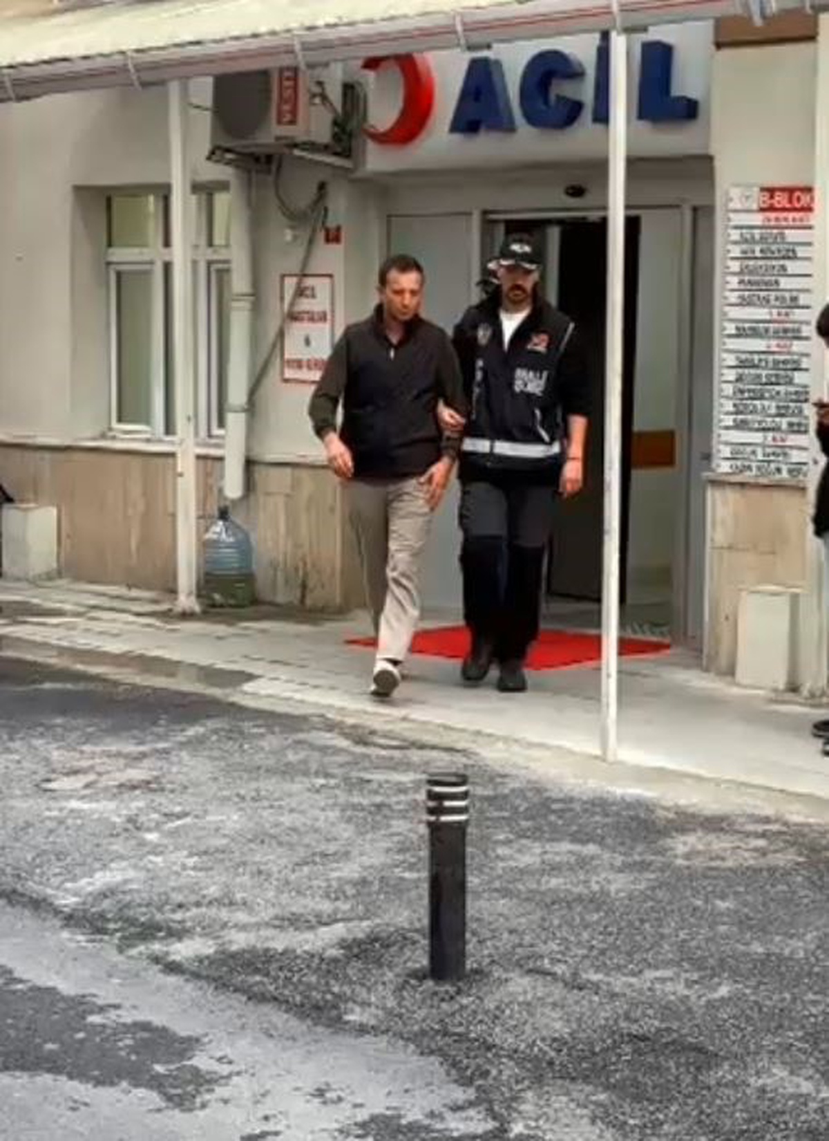 MHK soruşturmasında gözaltına alınan hakem Yasin Kol İstanbul\'da emniyete götürüldü
