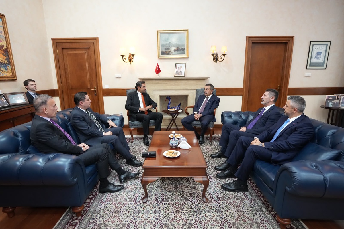 Milli Eğitim Bakanı Tekin, Tiflis\'te Büyükelçilik ve Parlamento\'da temaslarda bulundu