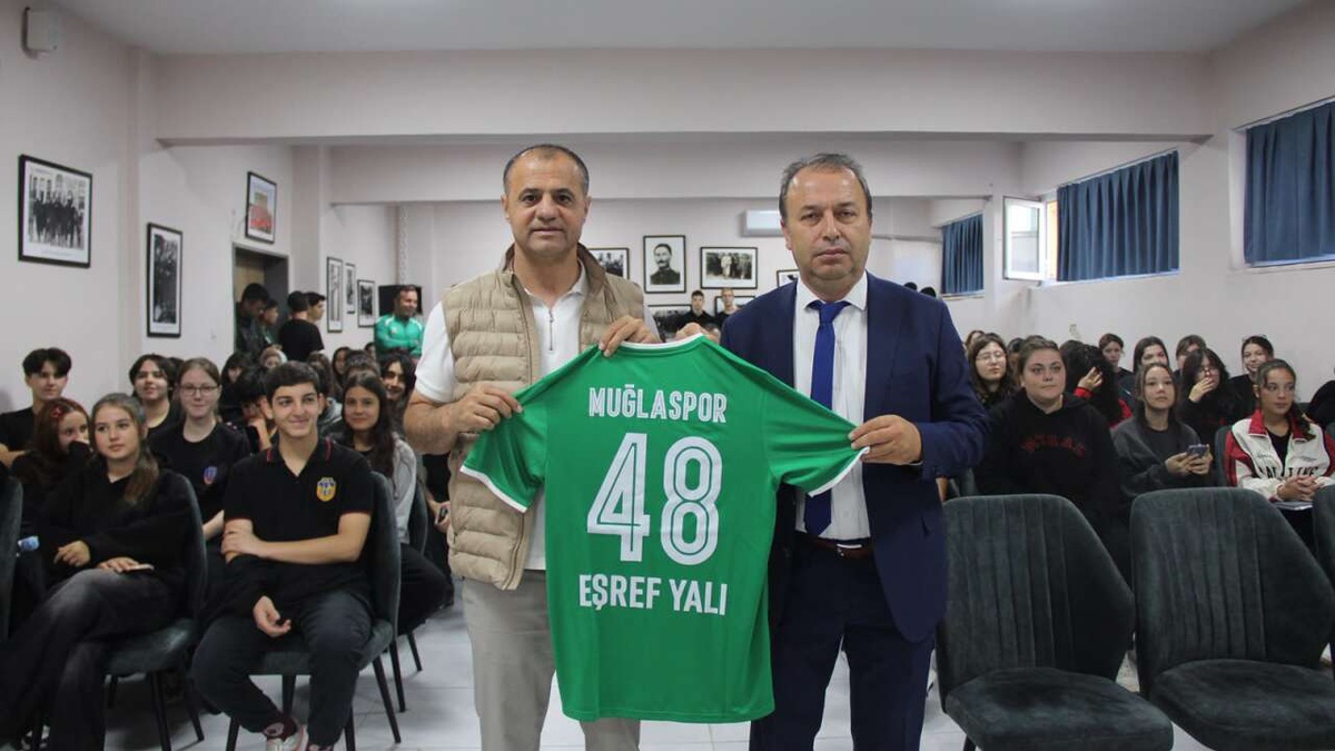 Muğlaspor Başkanı ve futbolcular Muğla Turgut Reis Lisesi\'nde transferi anlattı