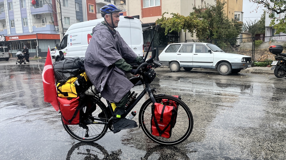 Murat Tecimen, umre için yaklaşık 4 bin kilometrelik bisiklet yolculuğuna başladı