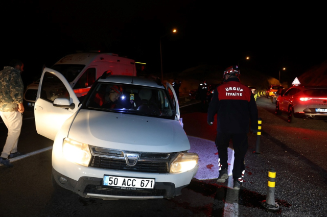 Nevşehir Ürgüp'te iki otomobil çarpıştı, 3'ü Çinli turist 5 kişi yaralandı.