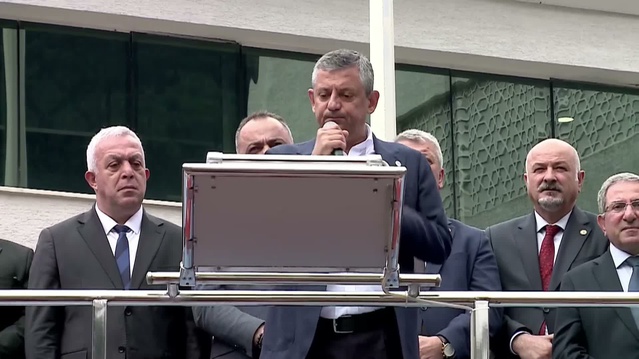 Özgür Özel Artvin'de... Özel: "'Türkiye Yüzyılı geliyor' diyenler yüzyılın vurgununu yapmışlar"