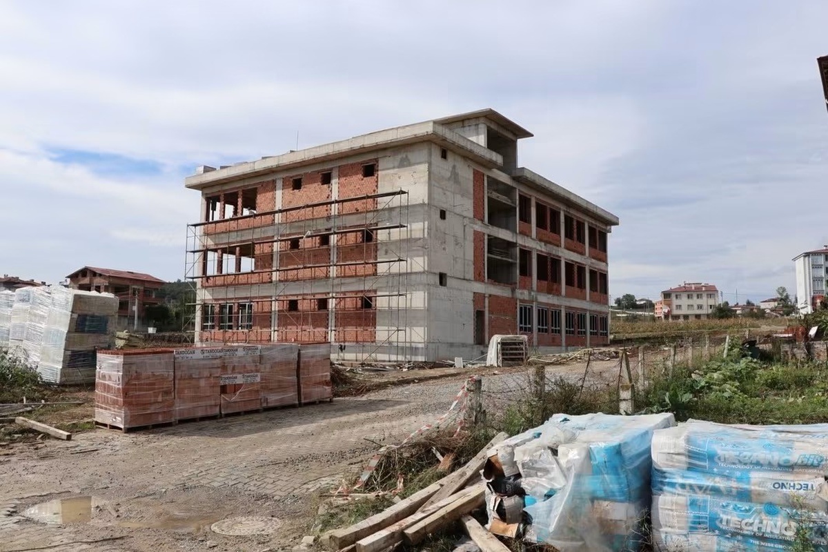 Samsun Kavak\'ta Kaymakam Genç, yüzde 60\'ı tamamlanan okul inşaatını inceledi