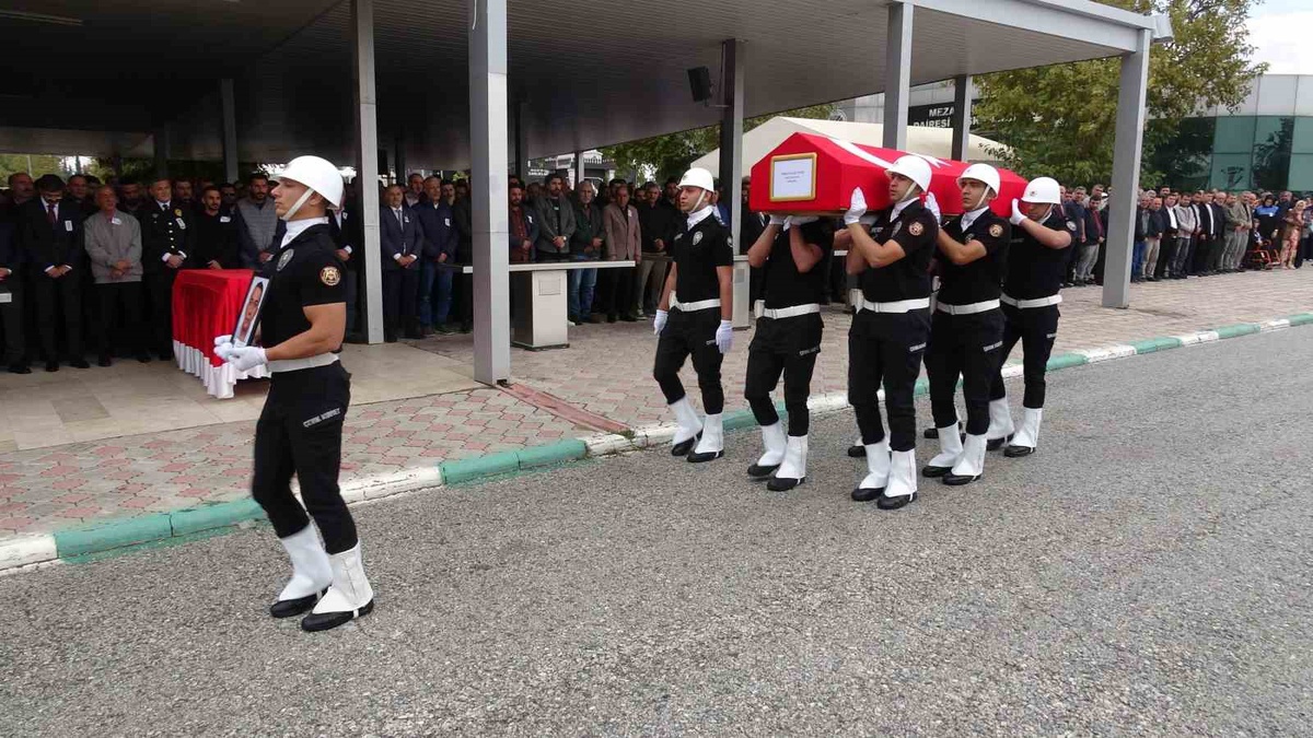 Sinop\'taki tekne kazasında ölen polis Orhan Gazi Yetiş Malatya\'da toprağa verildi