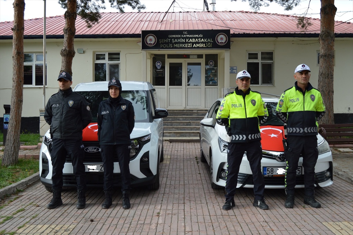 Sivas Gemerek\'te emniyete 2 yeni hizmet aracı törenle teslim edildi
