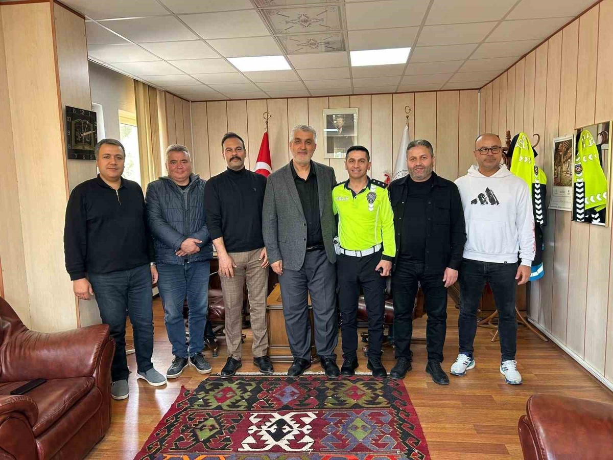 Sivrihisar\'da kurum amirleri, İlçe Müftüsü Budak\'ı ziyaret ederek haftayı kutladı