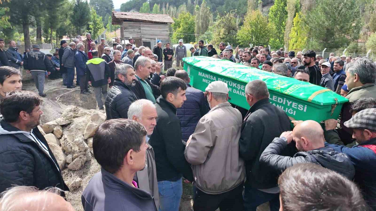 Soma\'daki göçükte ölen Denizlili madenci Halit Ersay Çameli\'de toprağa verildi