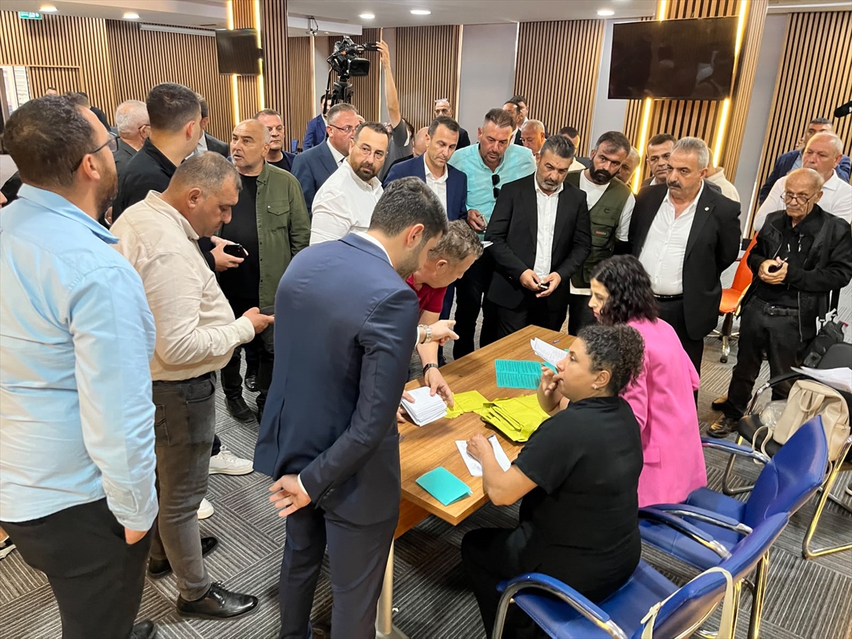 Tarsus Ticaret Borsası\'nda 143\'er oy eşitliği 14 meclis üyesi için kuraya gitti