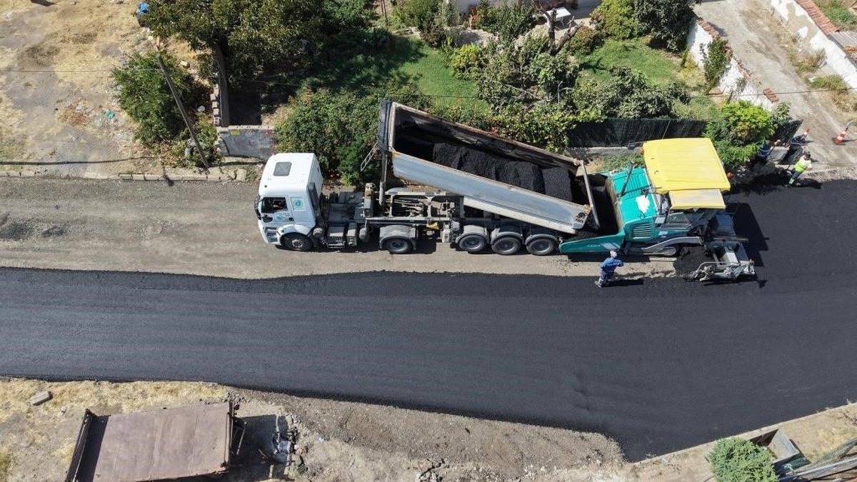 Tekirdağ Büyükşehir Belediyesi Hayrabolu\'da 3 caddede yol çalışması yürütüyor