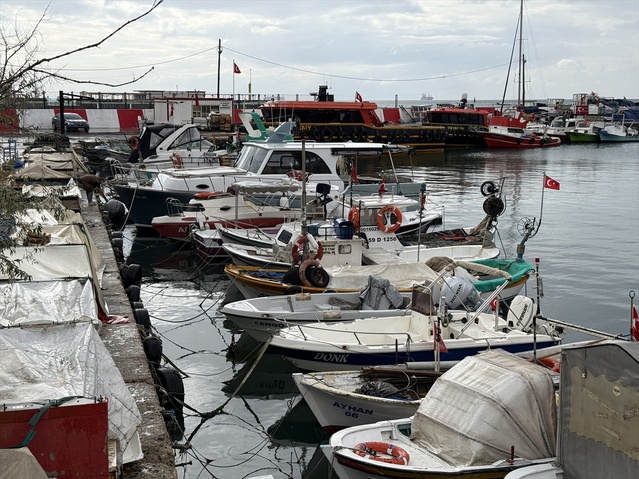 Marmara'daki fırtına Tekirdağlı balıkçıların avını bir haftadır engelliyor