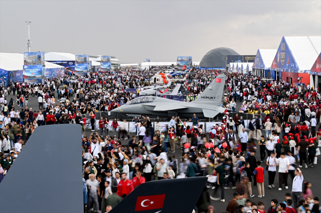 TEKNOFEST'e damga vuran anlar! GÜRZ'ün önünde ellerini açıp böyle dua etti