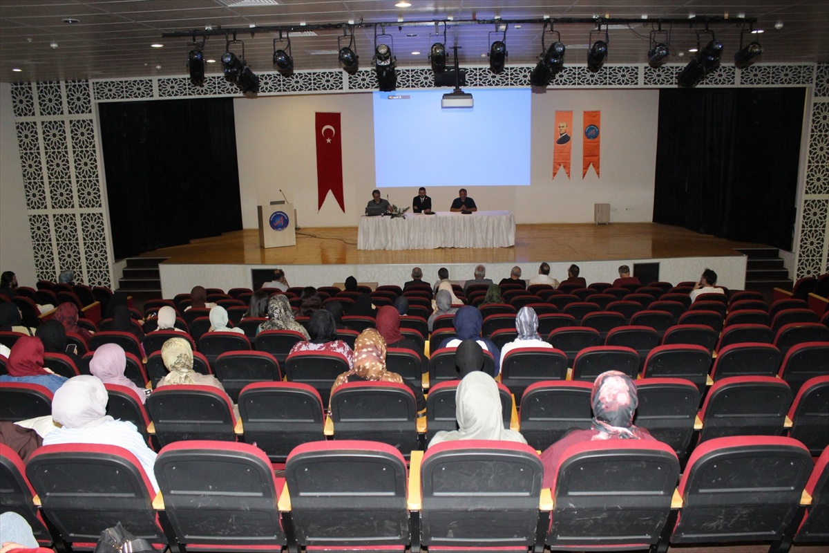 Akdeniz Üniversitesi\'nde Terörsüz Türkiye paneli eğitim ve kültürü ele aldı