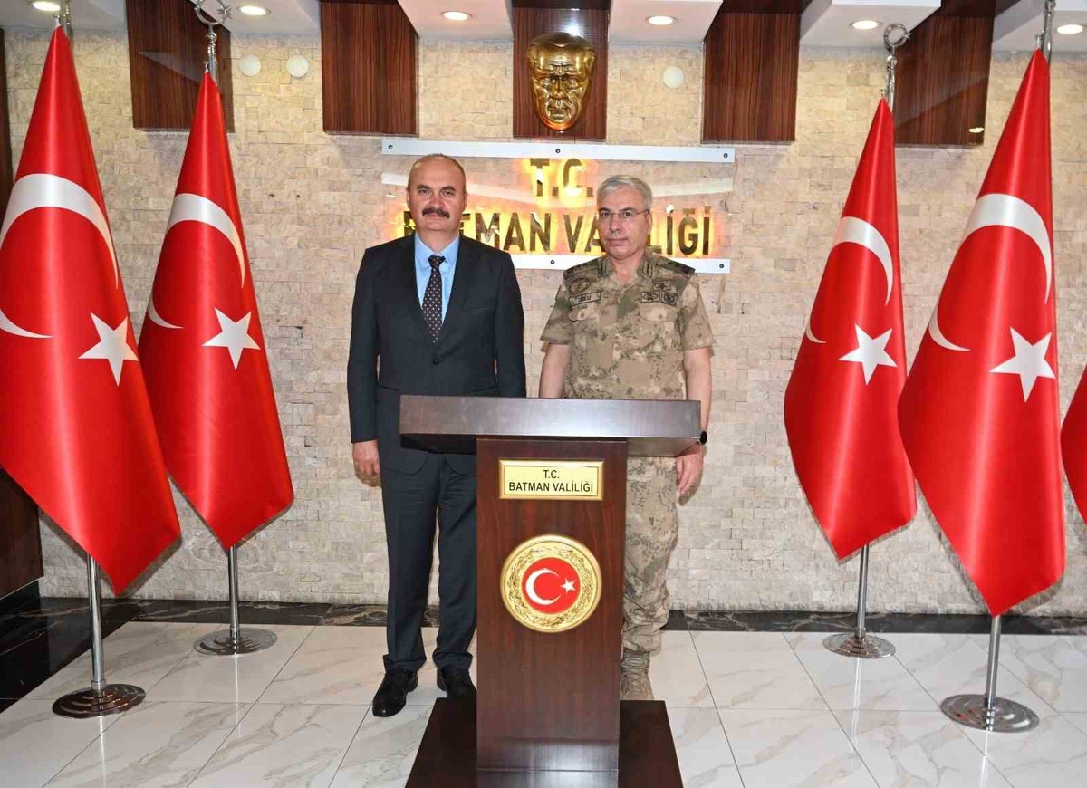 Jandarma Denetleme Başkanı Tümgeneral Şakir Uslu, Batman Valisi Canalp\'ı ziyaret etti