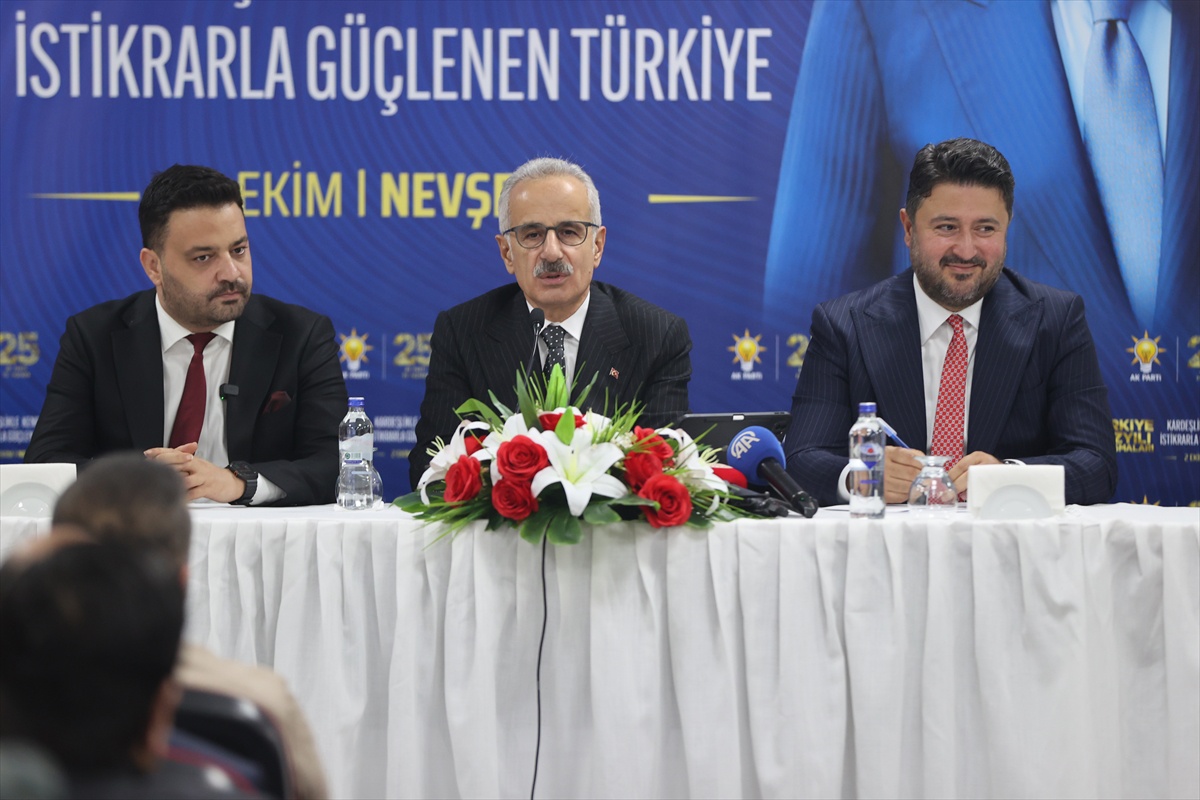 Ulaştırma ve Altyapı Bakanı Uraloğlu, Nevşehir\'de STK temsilcileri ile buluştu: