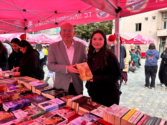 Uzunköprü Kitap Fuarı 10 bin kitap ve 22 yayıneviyle 4 Ekim'e kadar açık kalacak
