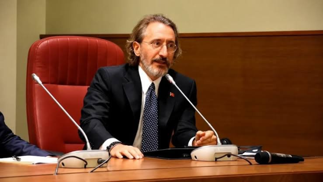 Vatikan'a giden Fahrettin Altun bambaşka biri oldu! Yeni tarzı dikkat çekti