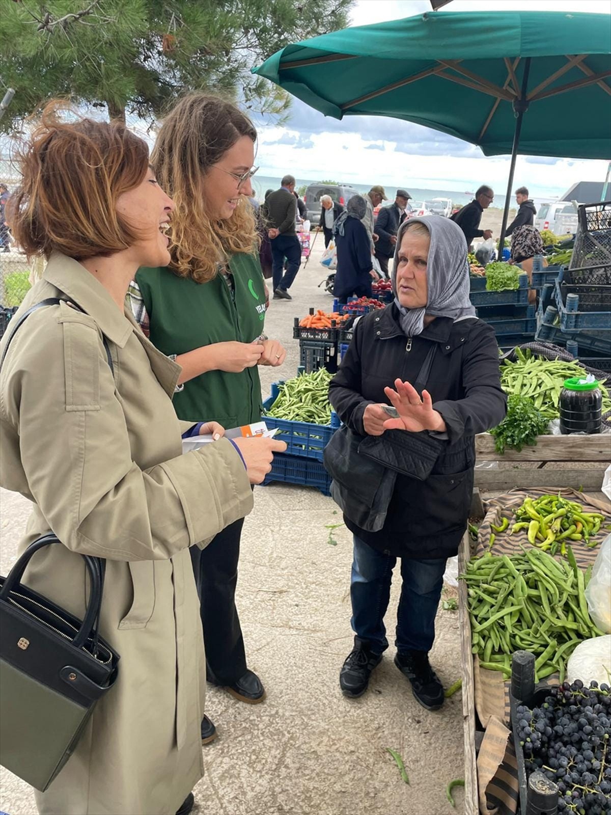 Yeşilay Çarşamba, Canik ve Yakakent\'te okul, huzurevi ve pazar çalışması yaptı