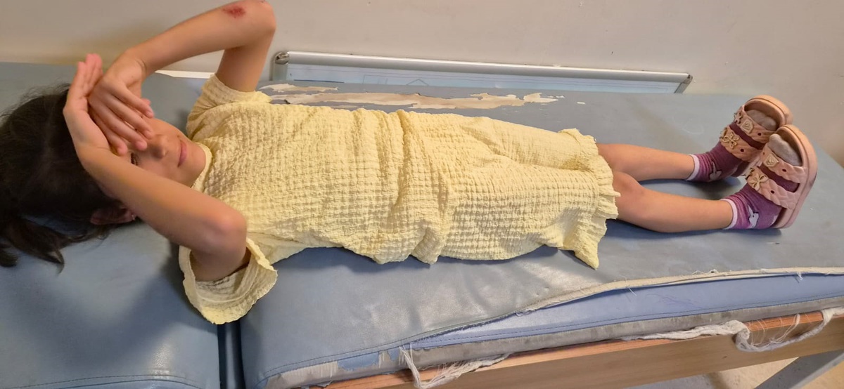 Adana Seyhan\'da kapatılmayan çukura düşen elektrikli bisiklette baba ve kızı yaralandı