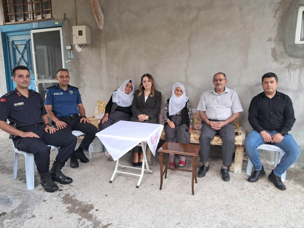 Ağın Kaymakamı Yılmaz, Yaşlılar Günü\'nde yaşlılara evlerinde sağlıklı ömürler diledi.
