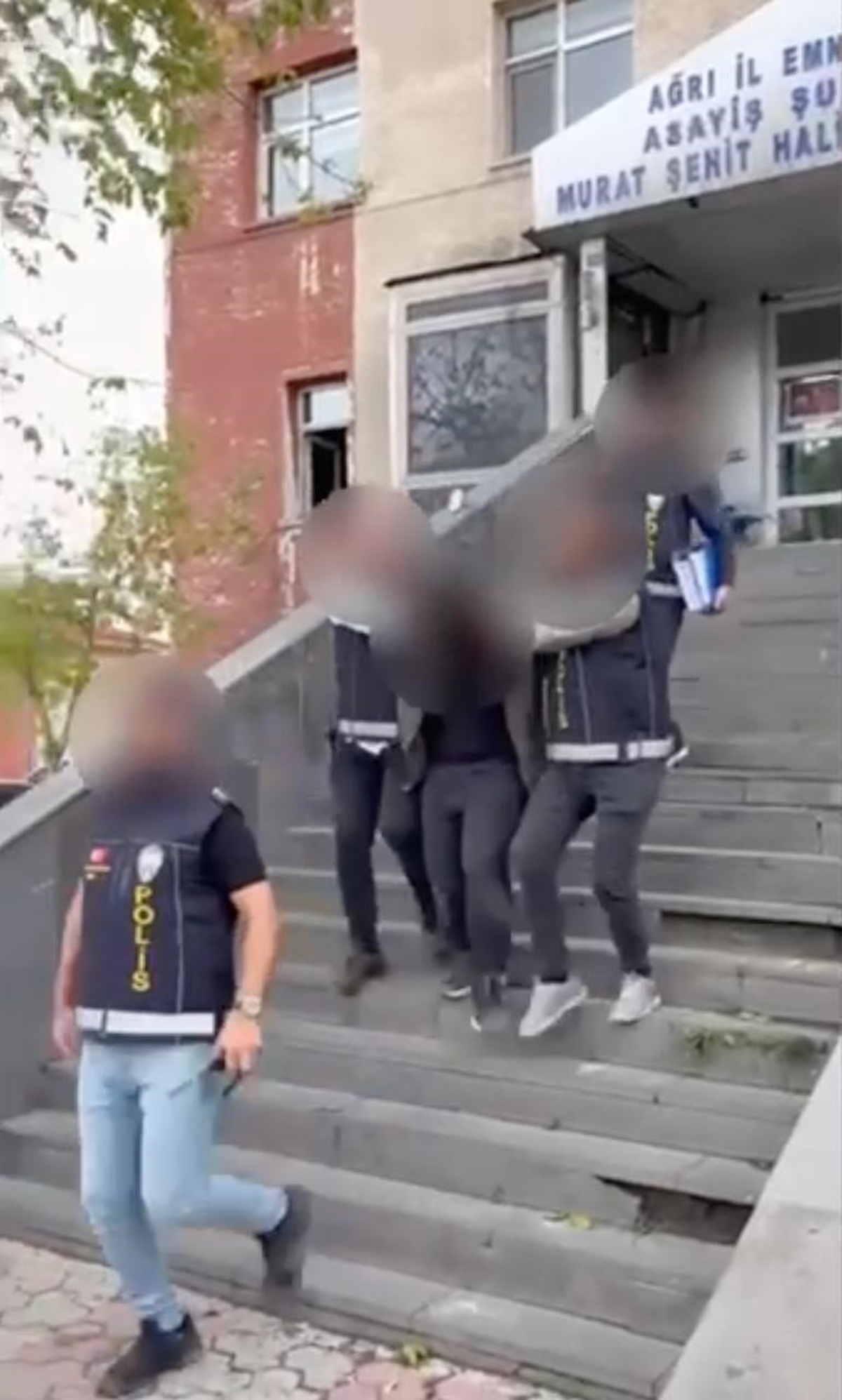 Ağrı polisi, 20 yıl 10 ay 10 gün kesinleşmiş hapis cezası olan Ö.K.\'yi tutukladı