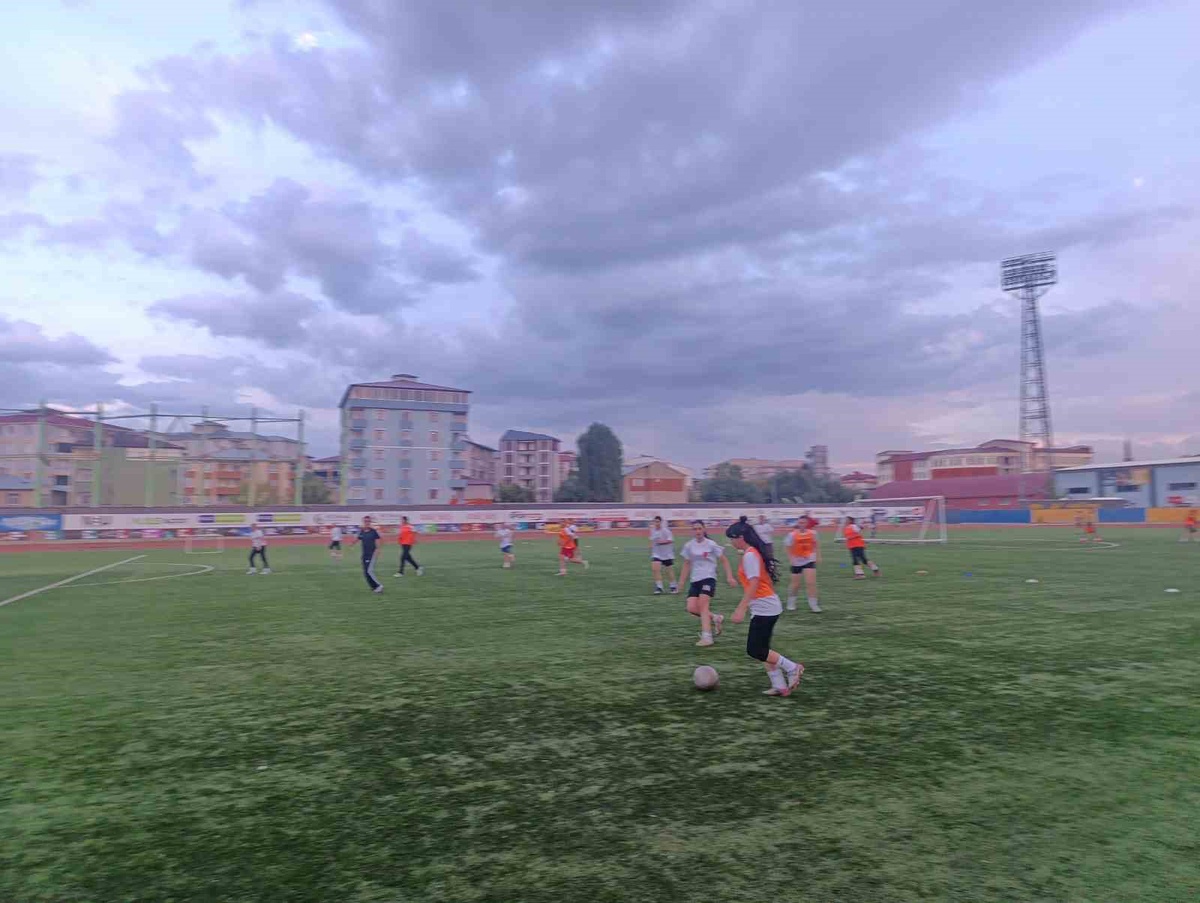 Ağrı Kadın Futbol Takımı, 1. Lig hedefiyle 2026-2027 sezonu hazırlıklarını sürdürüyor