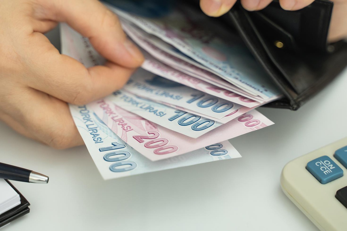 Akaryakıtta peş peşe indirim! Motorinde tabela yine değişiyor