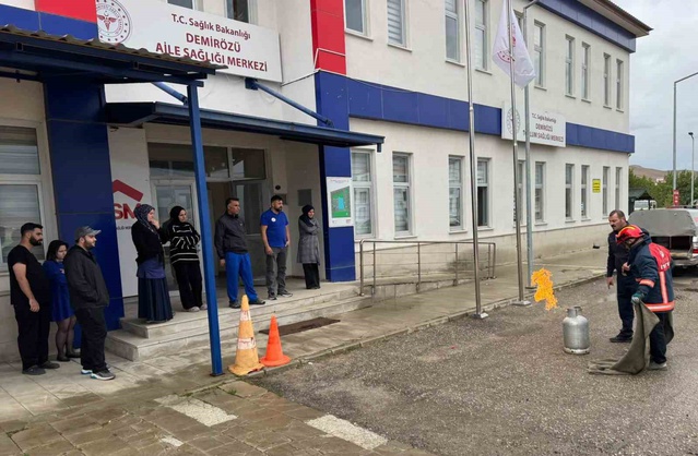 Bayburt İtfaiyesi, Demirözü'ndeki sağlık personeline yangın eğitimi verdi