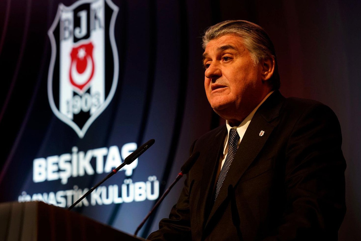 Beşiktaş\'ta Serdal Adalı ve yönetimi ibra edildi