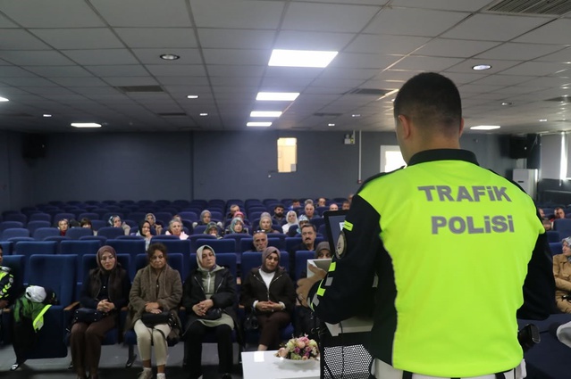 Bozüyük'te 86 okul servisi şoförü ve rehber personeline güvenli sürüş eğitimi verildi