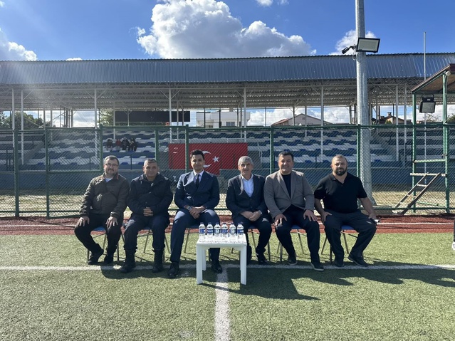 Bilecik Pazaryeri'de Cumhuriyet'in 103. yılı kutlamalarında futbol turnuvası başladı