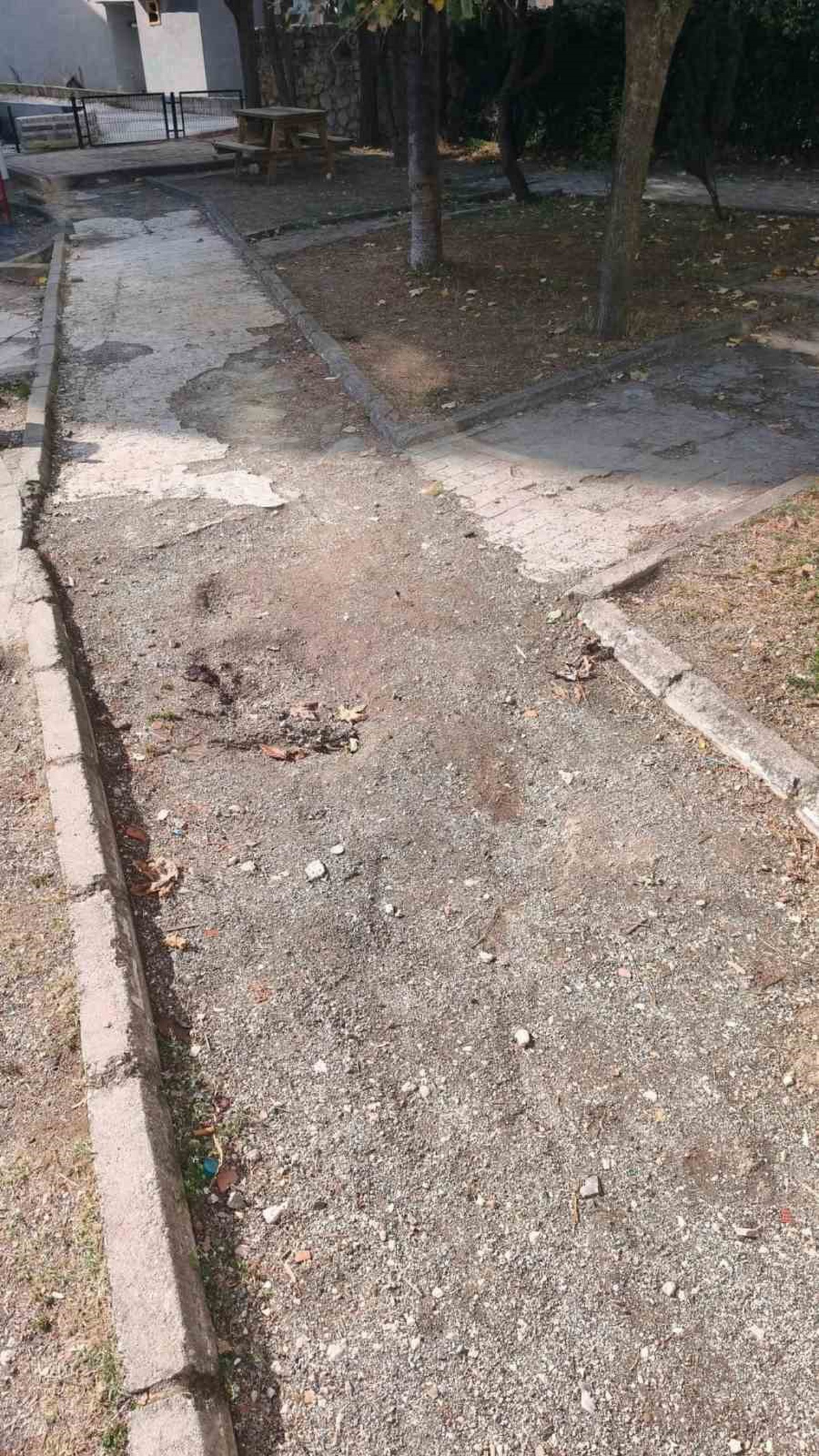 Bilecik\'te 32 Evler Parkı\'nın yürüyüş yolları bakım bekliyor, sakinler tepki gösterdi
