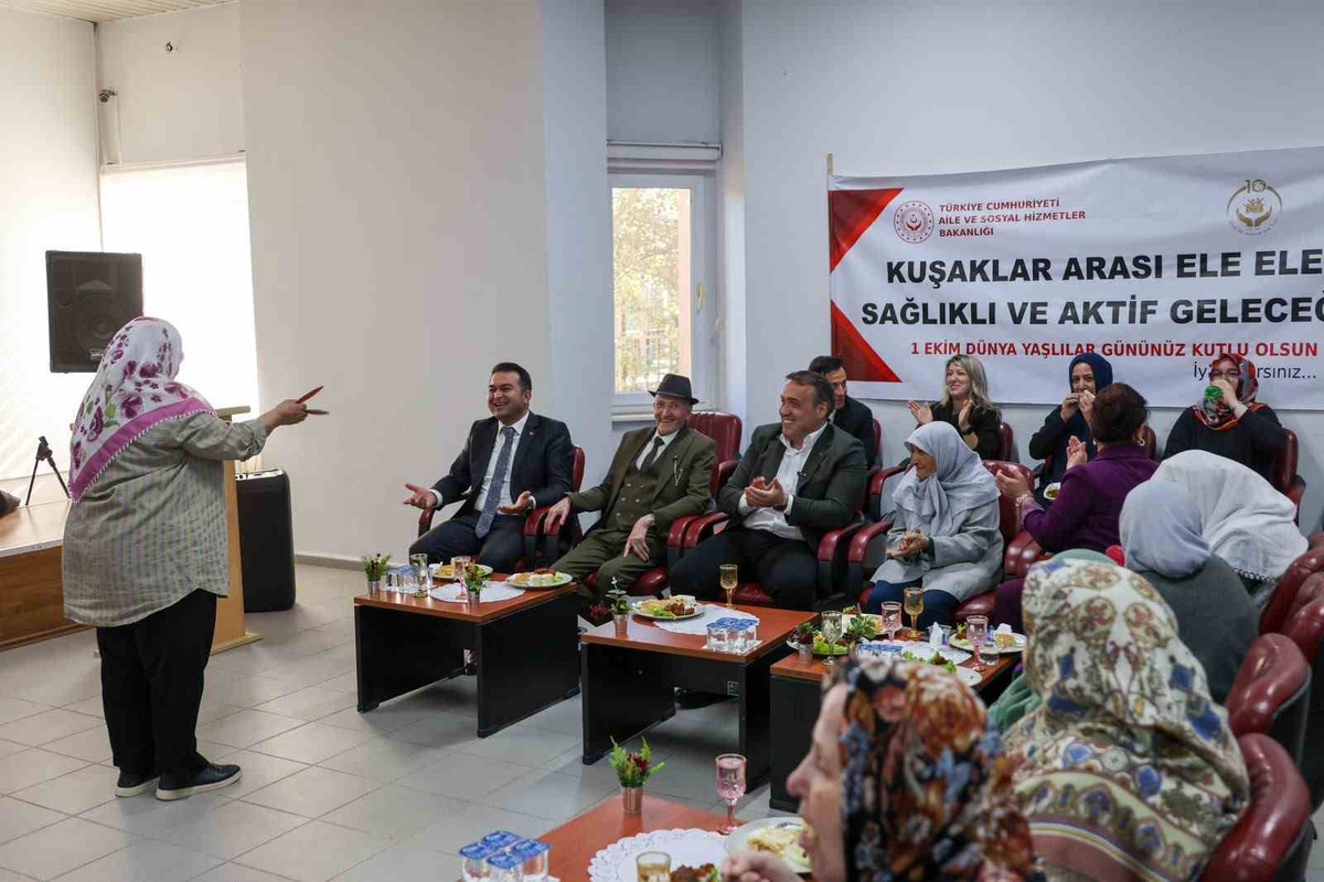 Bilecik Huzurevi\'nde renkli etkinlikte sakinler Vali Sözer\'le oyun oynadı