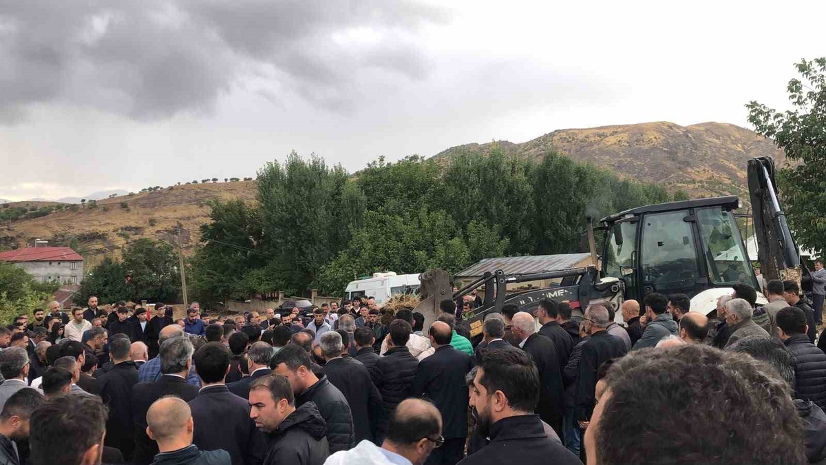 Bingöl Solhan\'da asansörde kafası sıkışan 15 yaşındaki öğrenci hayatını kaybetti