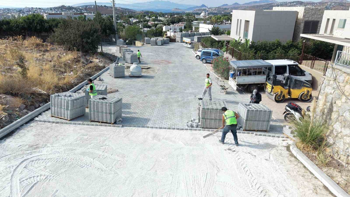 Bodrum Belediyesi 2026\'da 510 cadde ve sokakta 101 bin 976 metrekare parke yaptı
