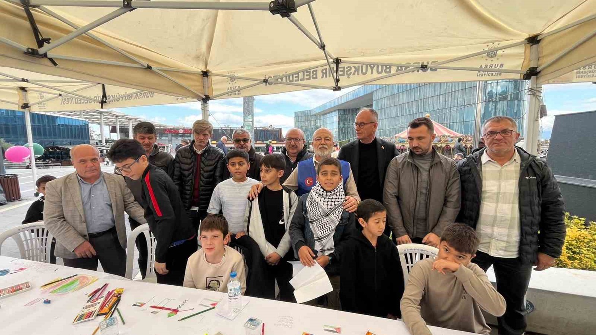 Gazze\'li Munzir, Bursa\'da Filistinli çocuklar için çizilen resimlere ses kattı
