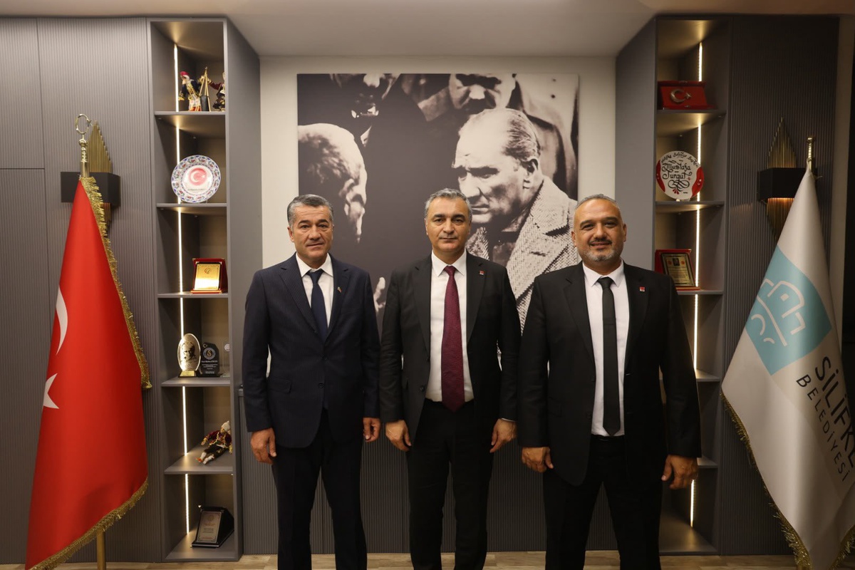 CHP Sözcüsü Sarı, Silifke\'de örgüt ve belediyeyi ziyaret edip Kökten\'le görüştü