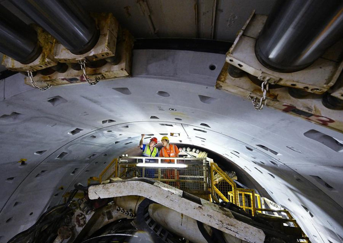 Qingdao\'da deniz altı otoyol tünelinde kazı 105 metre derinlikte tamamlandı