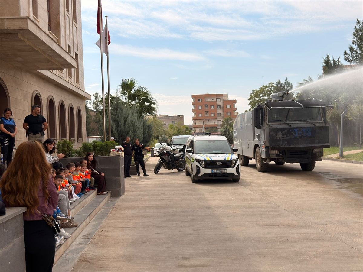 Cizre\'de 25 anaokulu öğrencisine emniyet bahçesinde polislik mesleği anlatıldı