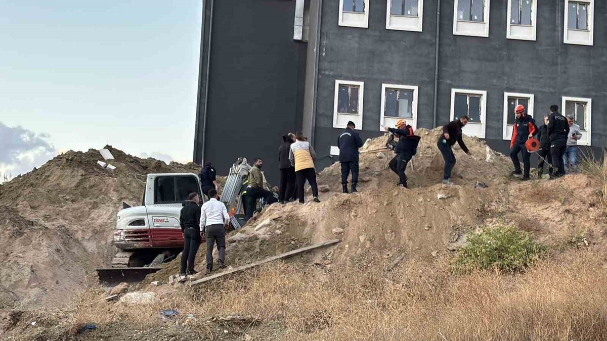 ÇOMÜ yurt inşaatında göçükten çıkarılan 2 işçi hastaneye kaldırıldı